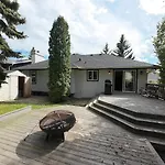 The Luxe Escape Calgary I 3Br Vacation Home