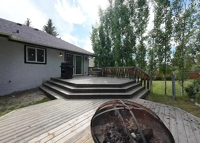 The Luxe Escape Calgary I 3Br Vacation Home