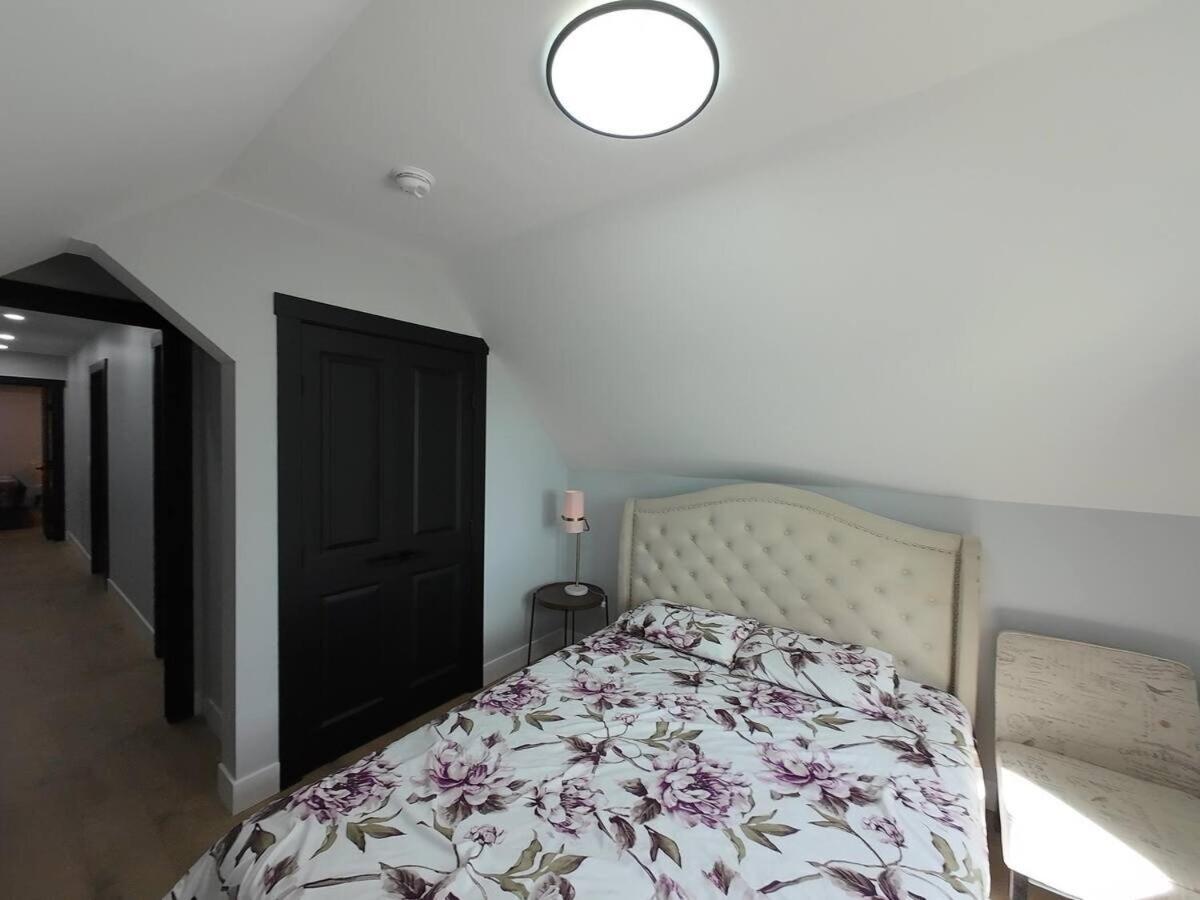 The Luxe Escape I 3br Vacation Holiday home Calgary